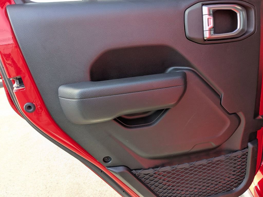 Used 2025 Jeep Wrangler Unlimited Rubicon image 24