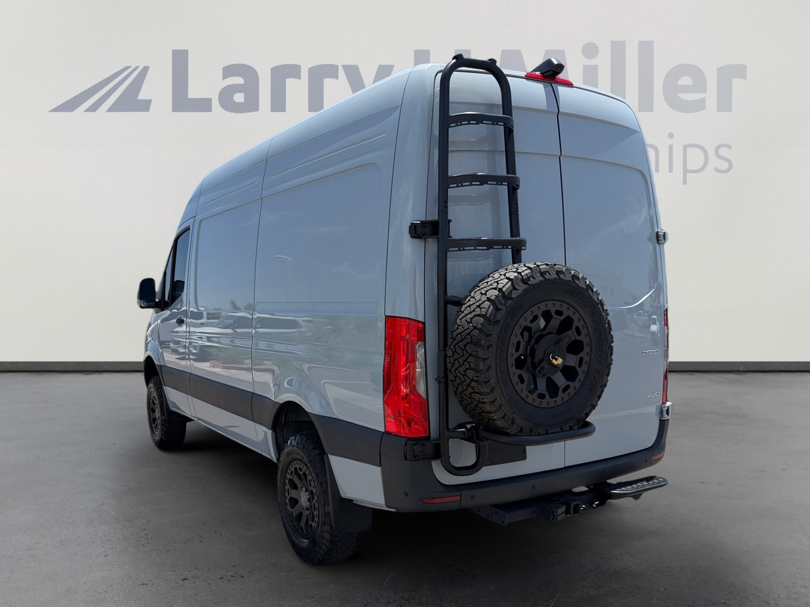 Used 2025 Mercedes-Benz Sprinter 2500 image 3