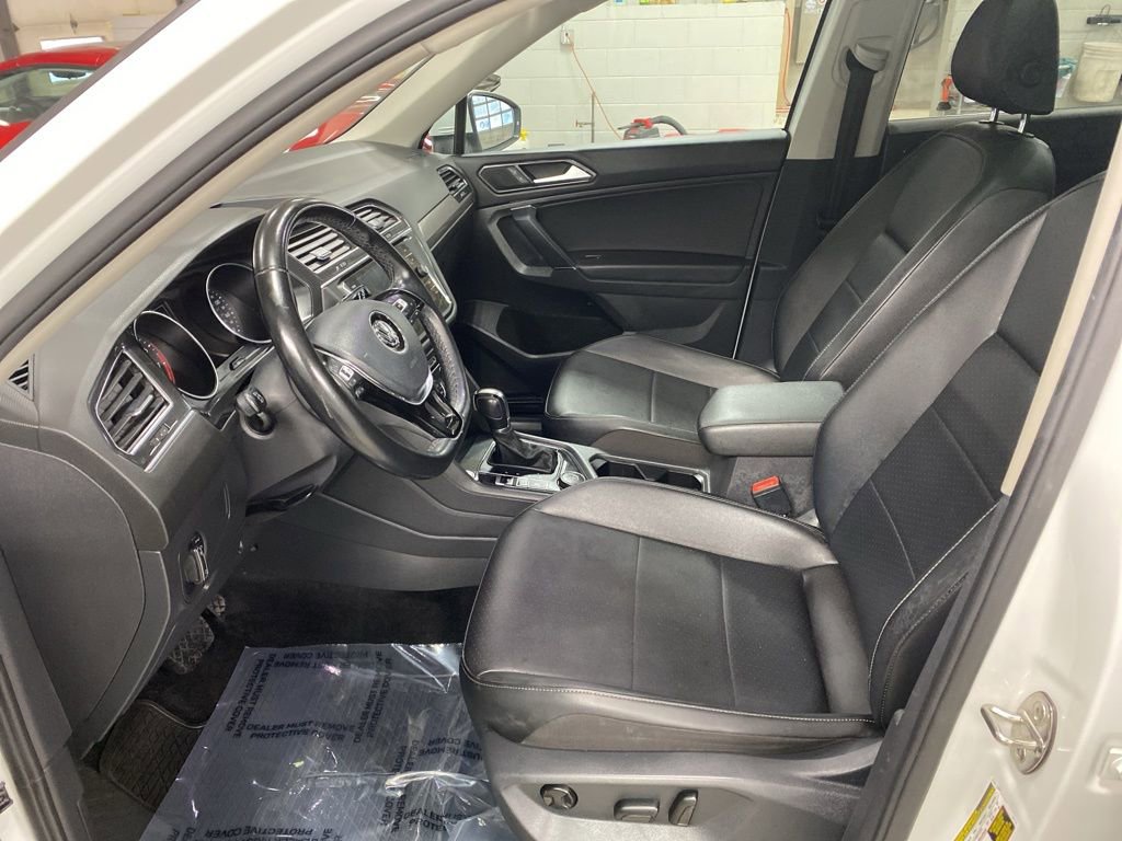 Used 2018 Volkswagen Tiguan SEL w/ 3rd Row Seat Package image 11