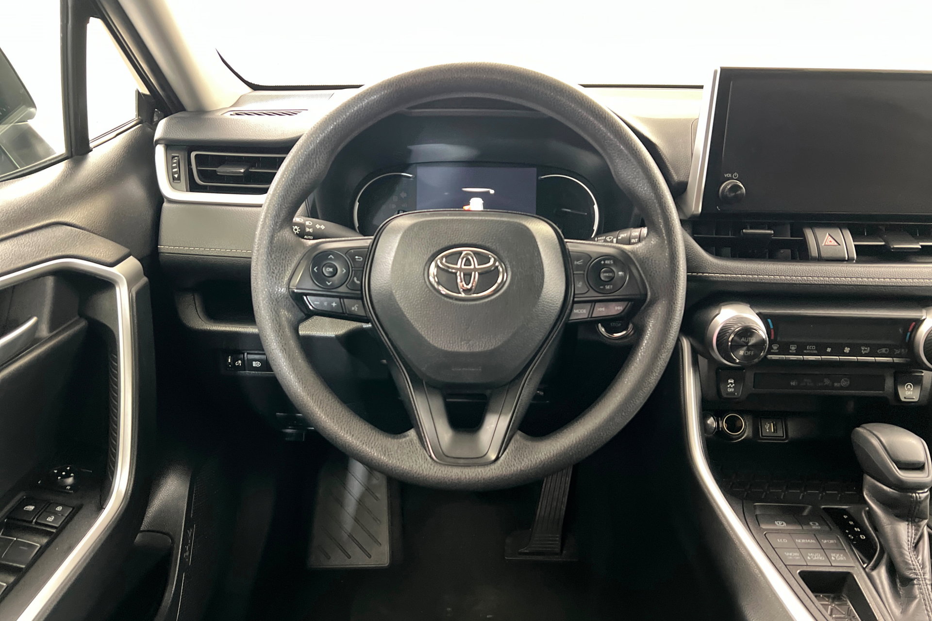 Certified 2025 Toyota RAV4 XLE AWD/4WD image 13