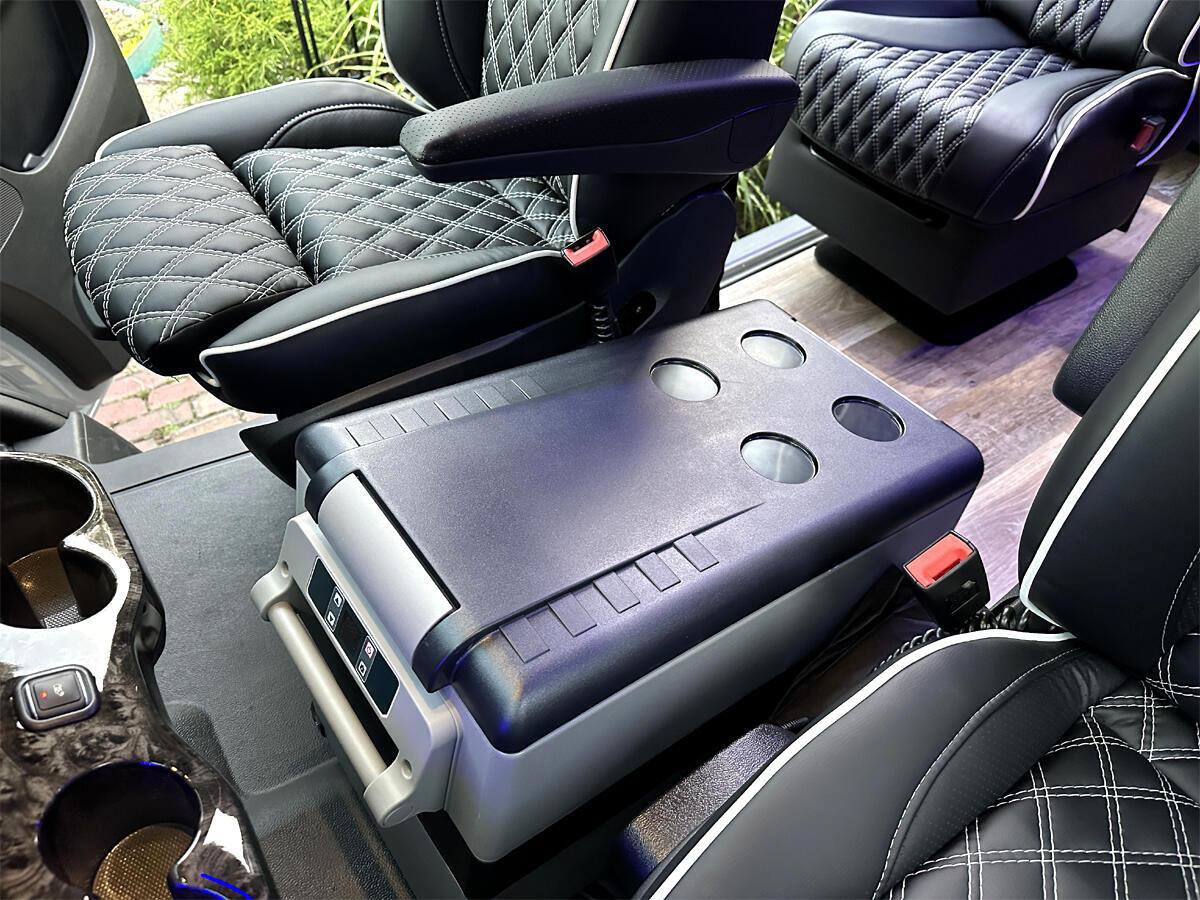 Used 2024 Mercedes-Benz Sprinter 3500 image 22
