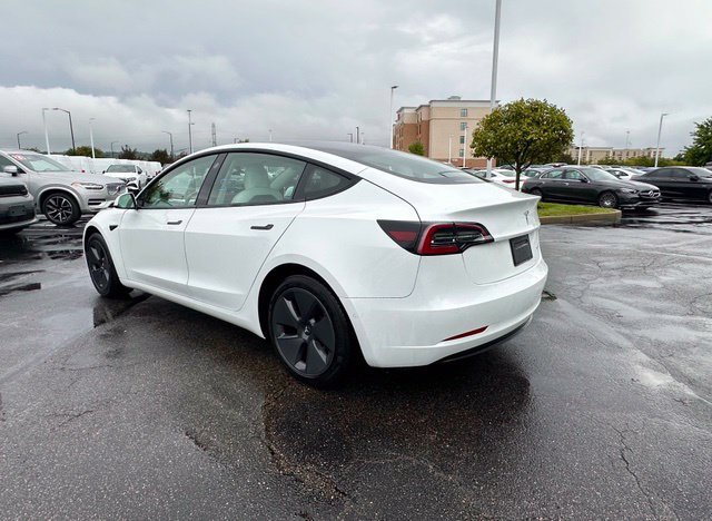Used 2022 Tesla Model 3 Long Range AWD/4WD image 7