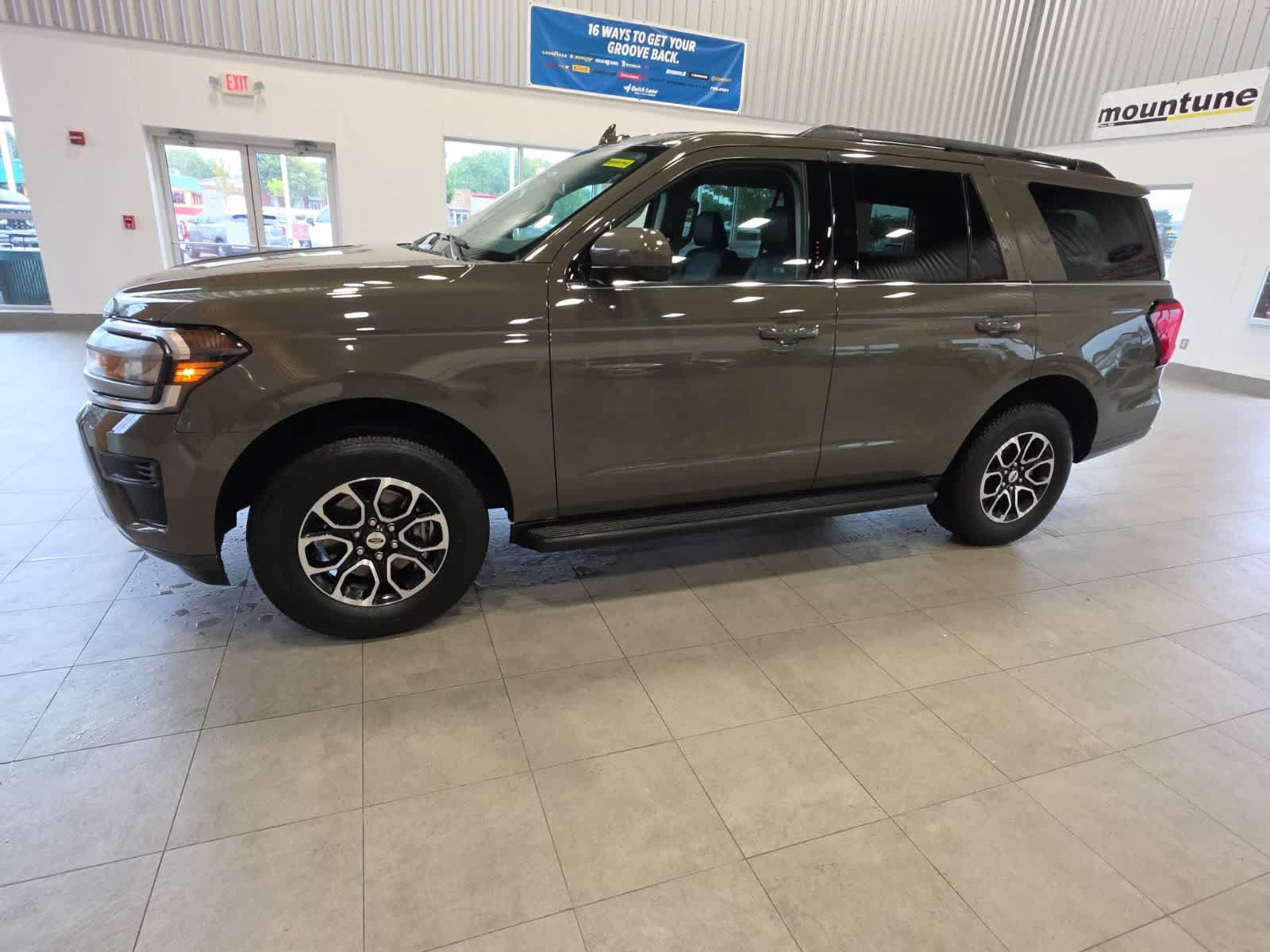 Used 2024 Ford Expedition XLT AWD/4WD image 13