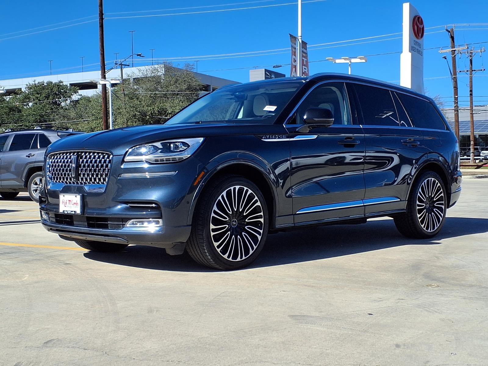 Used 2023 Lincoln Aviator Black Label w/ Class IV Trailer Tow Package AWD/4WD image 1