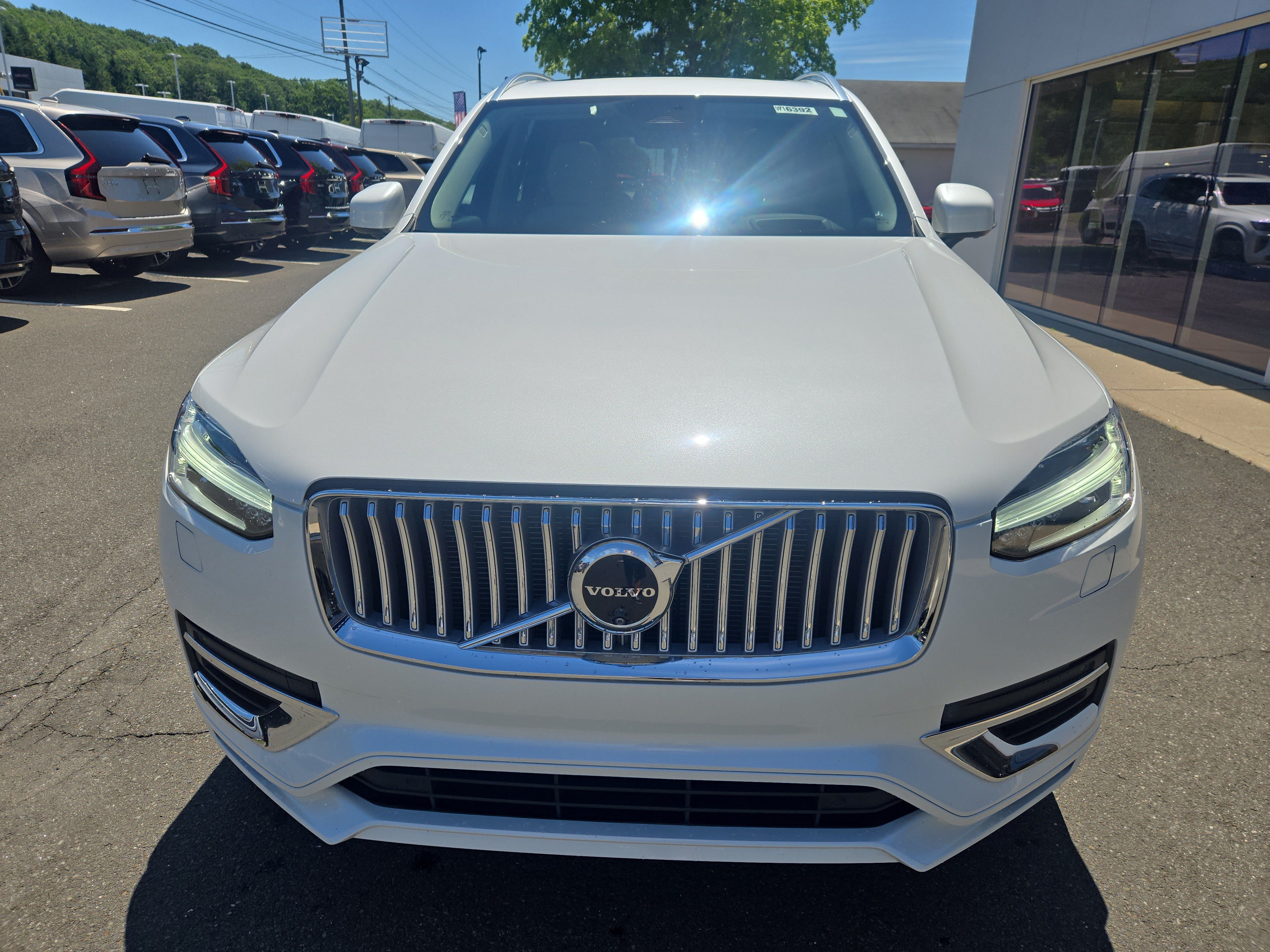 Certified 2025 Volvo XC90 T8 Ultra w/ Protection Package Premier AWD/4WD image 2