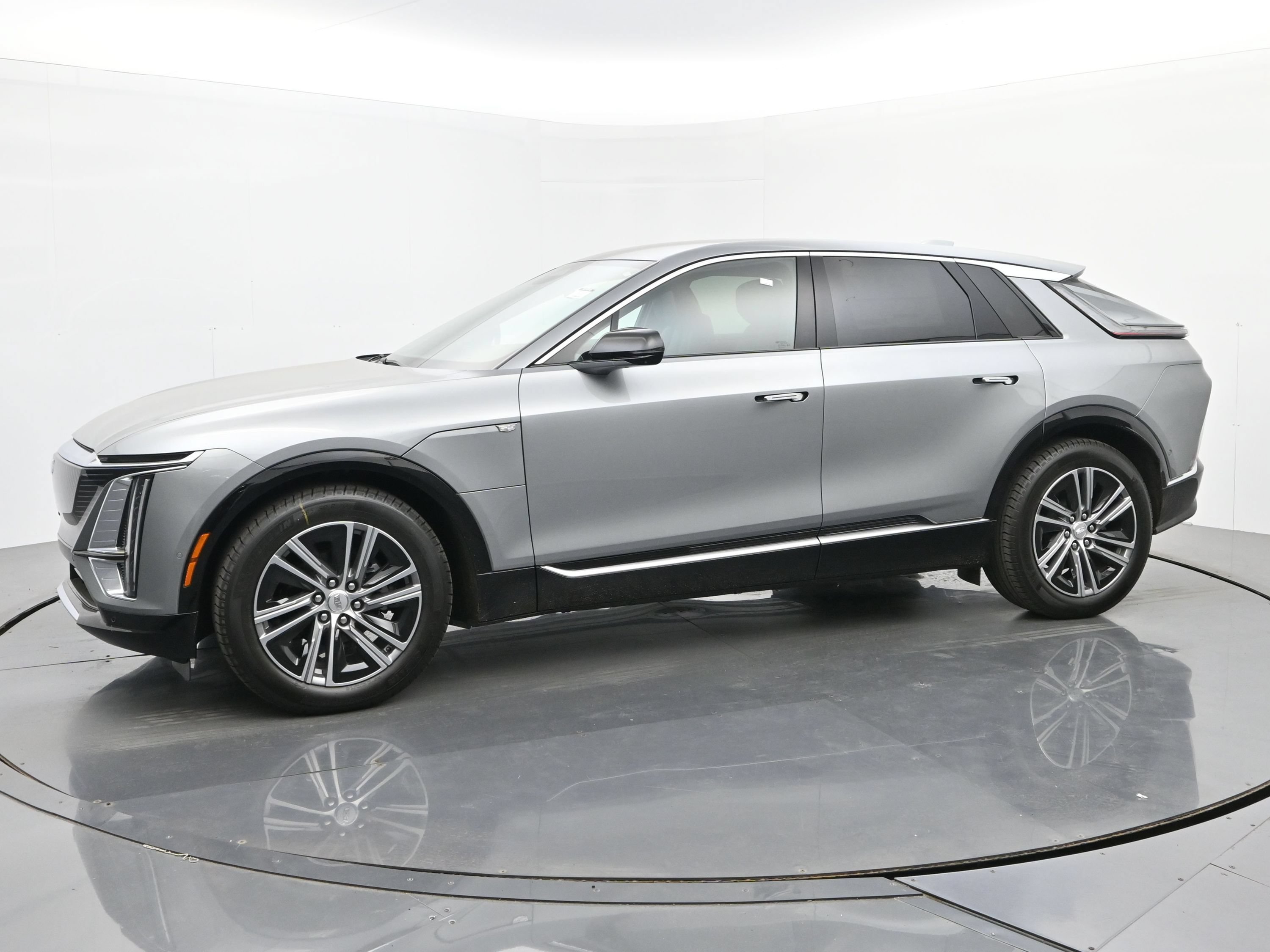 New 2026 Cadillac Lyriq Luxury AWD/4WD image 2