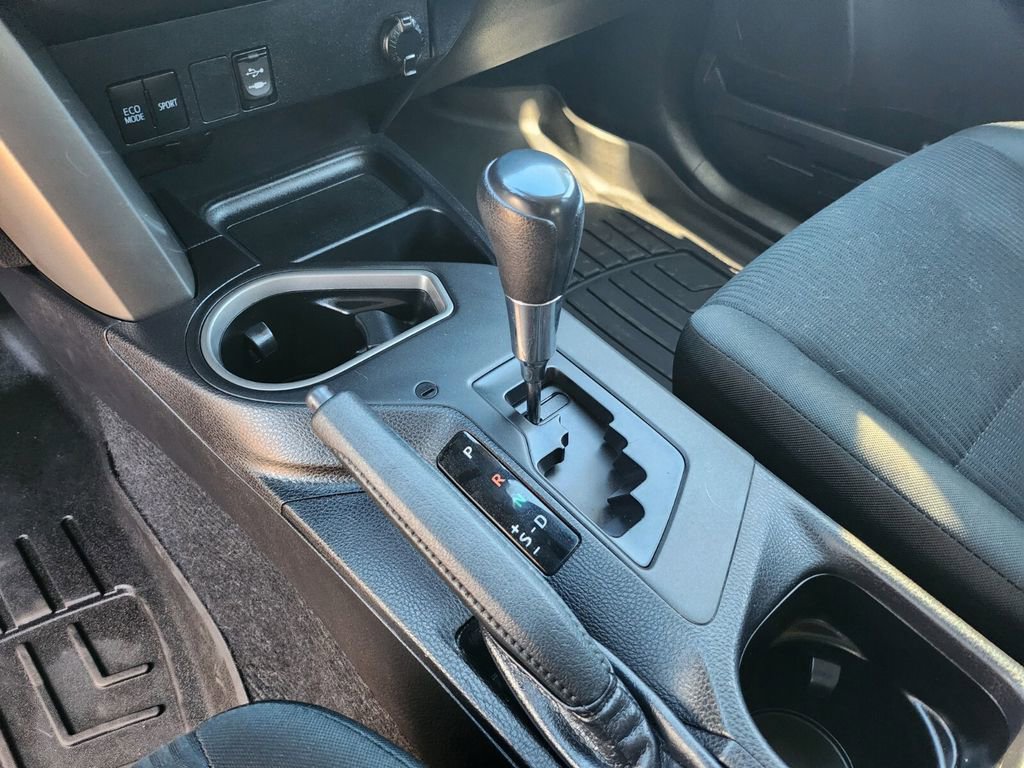 Used 2018 Toyota RAV4 LE image 26