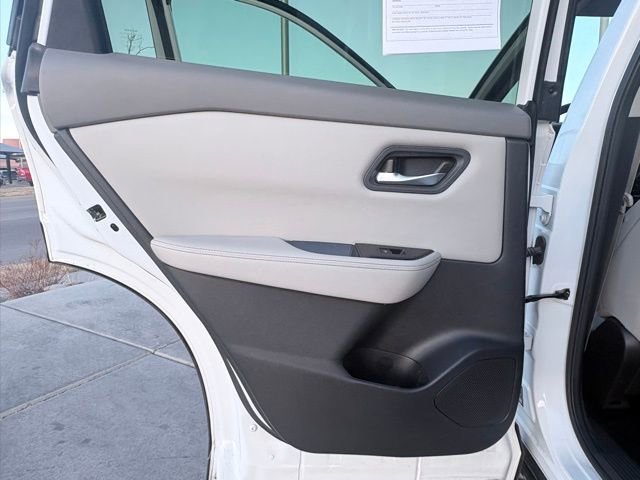 Used 2024 Nissan Rogue SV image 22