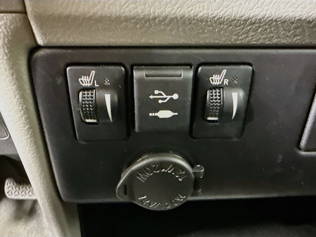 Used 2020 Toyota Sienna XLE FWD image 23