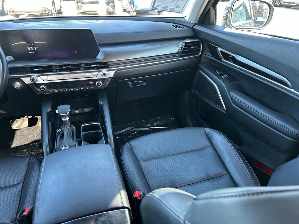 Used 2023 Kia Telluride LX FWD image 12