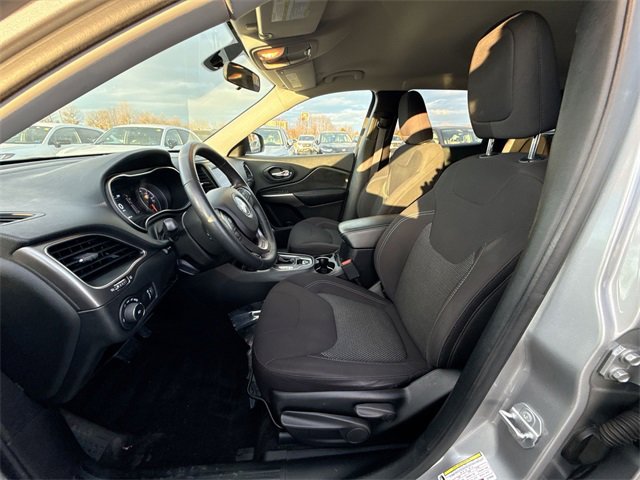 Used 2019 Jeep Cherokee Latitude w/ Cold Weather Group image 16