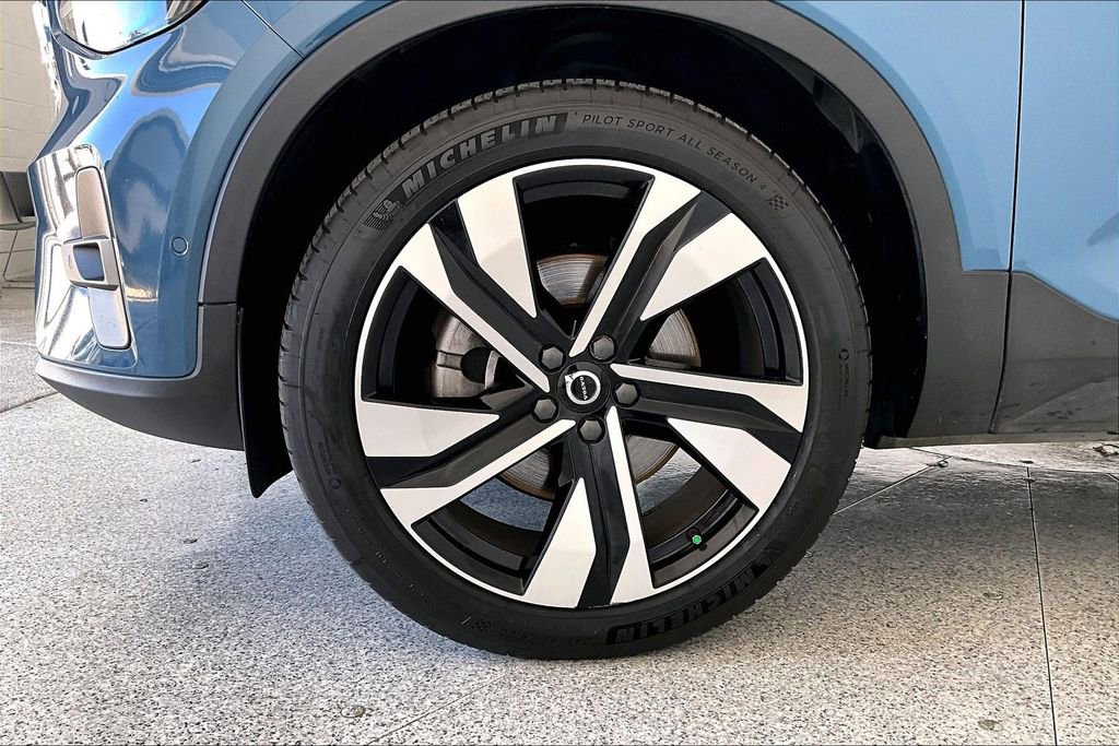 Used 2023 Volvo XC40 B5 Ultimate w/ Protection Package Premier image 12