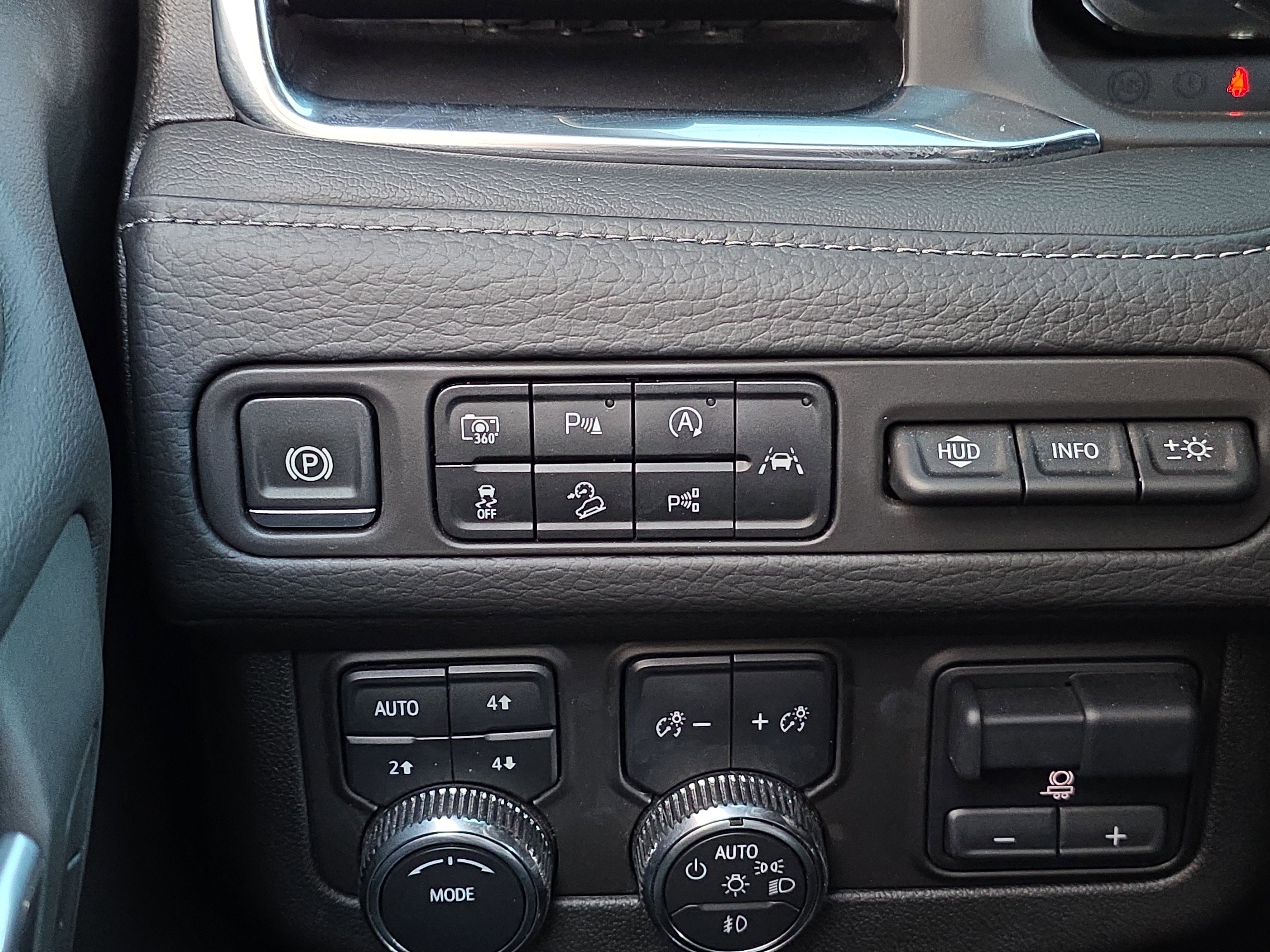 Used 2024 GMC Yukon XL Denali w/ Advanced Technology Package image 26