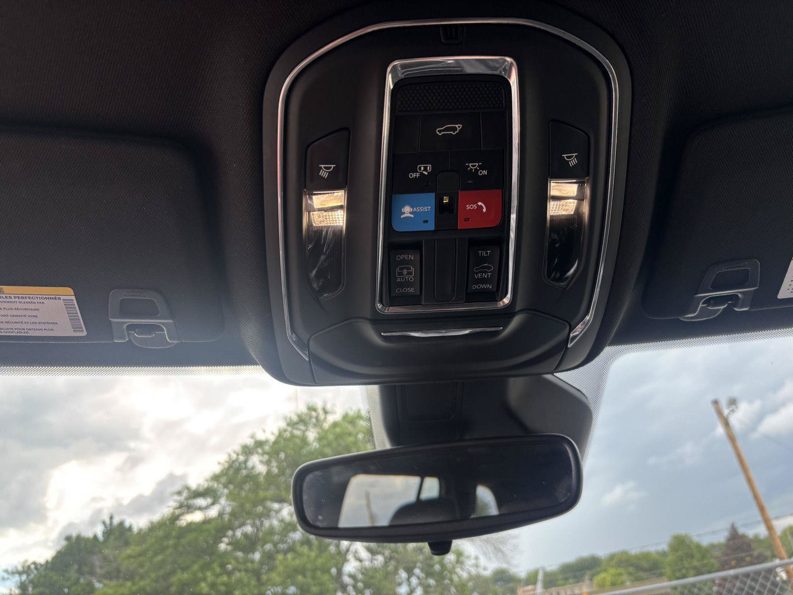 Used 2024 Jeep Grand Cherokee Altitude AWD/4WD image 16