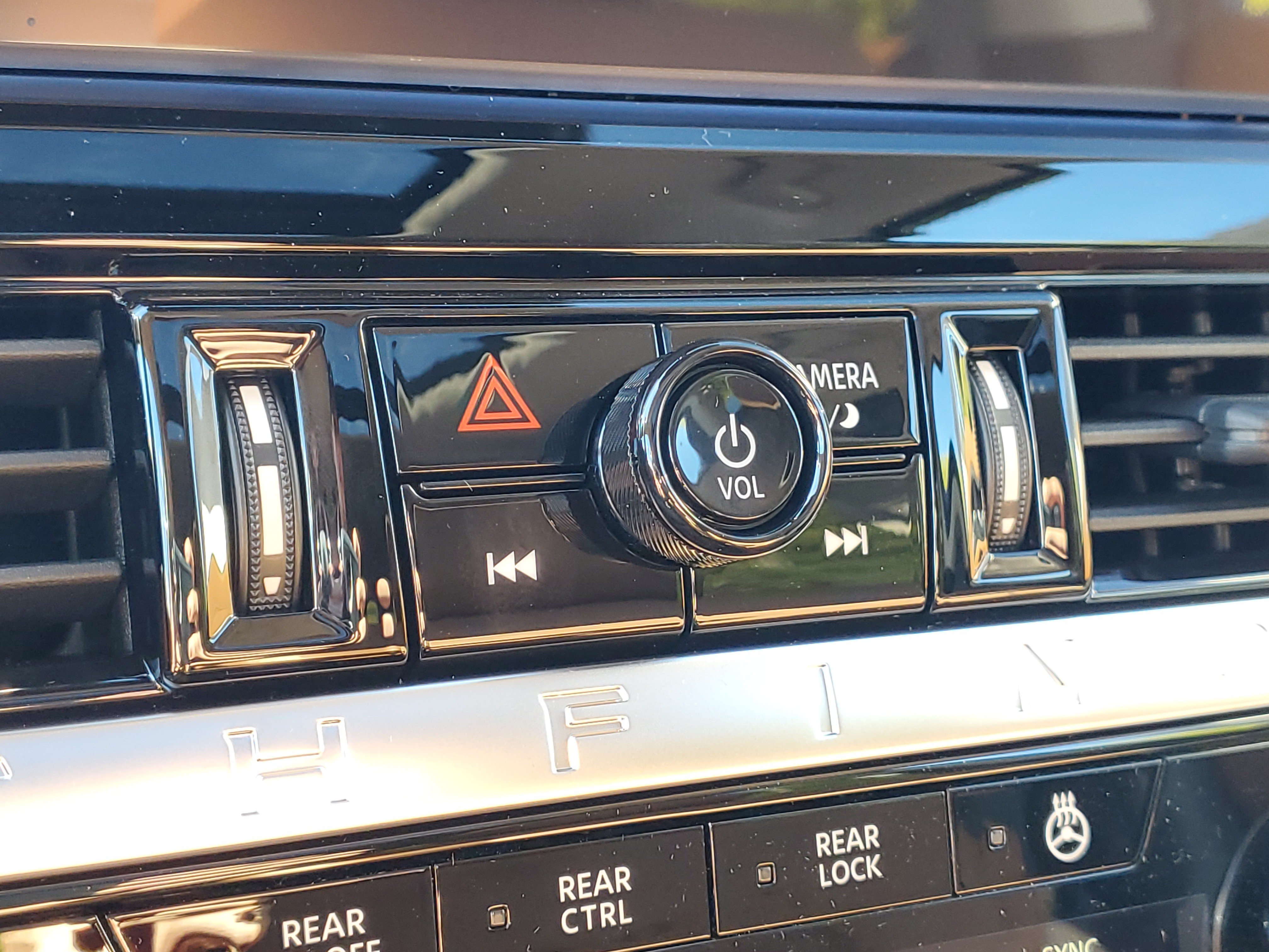 New 2026 Nissan Pathfinder Platinum AWD/4WD image 17