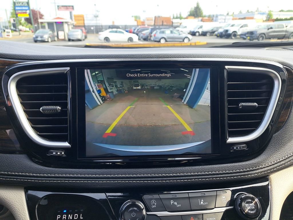 Used 2024 Chrysler Pacifica Limited FWD image 25