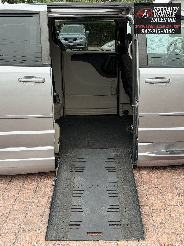 Used 2013 Dodge Grand Caravan SXT FWD image 12