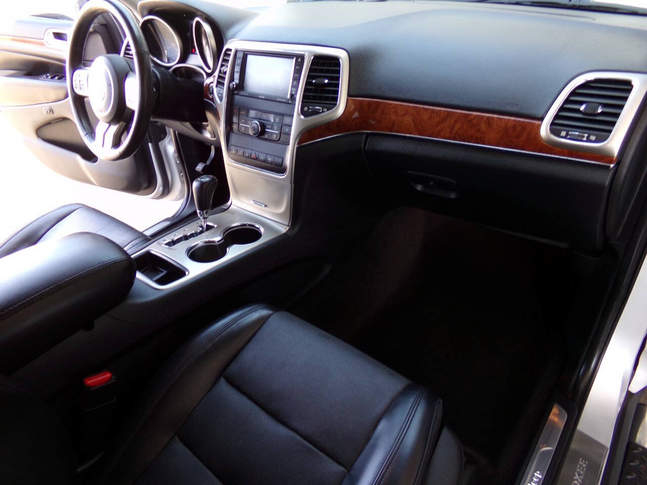 Used 2011 Jeep Grand Cherokee Limited RWD image 25