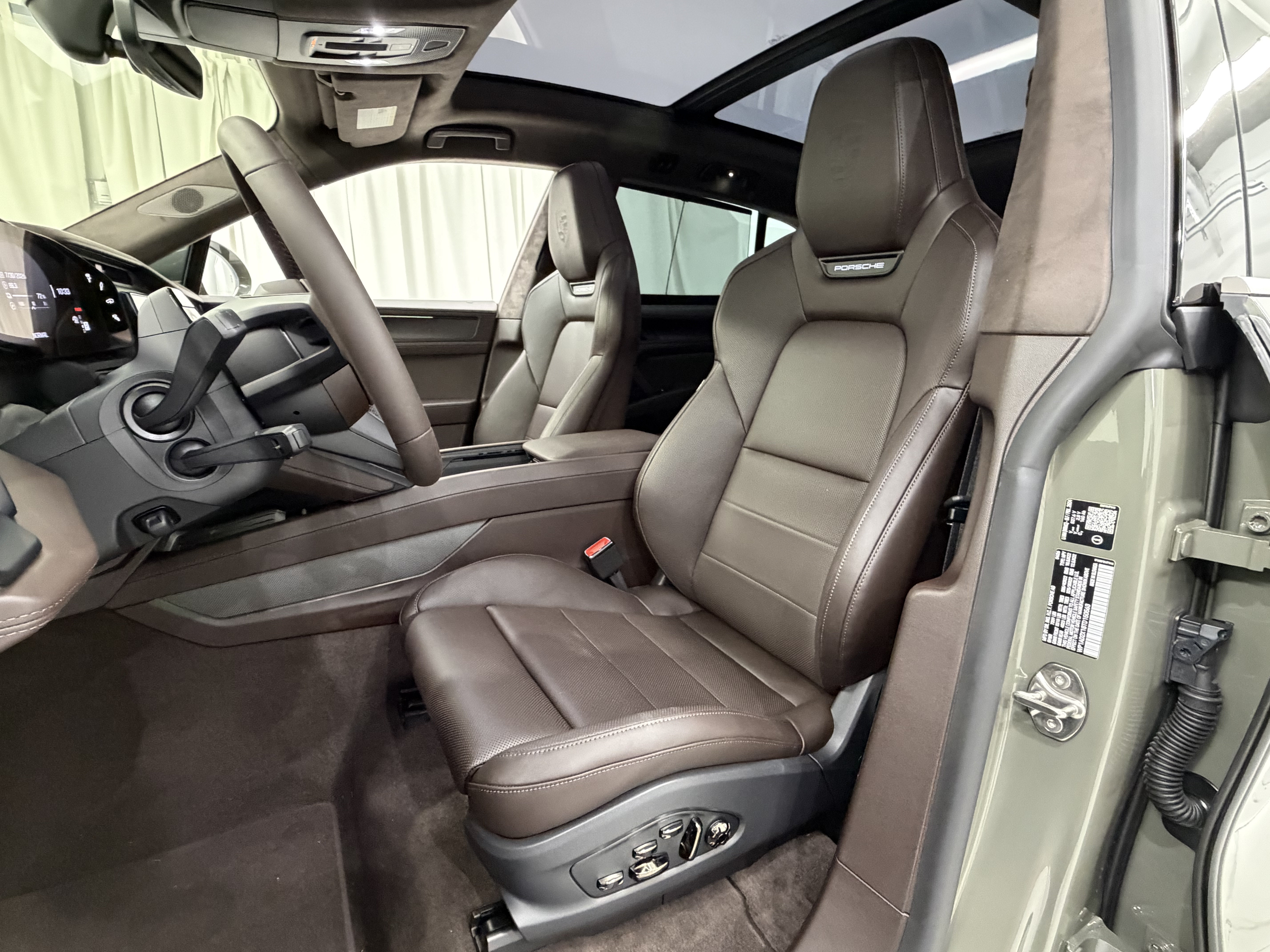 New 2026 Porsche Cayenne Turbo Electric AWD/4WD image 38