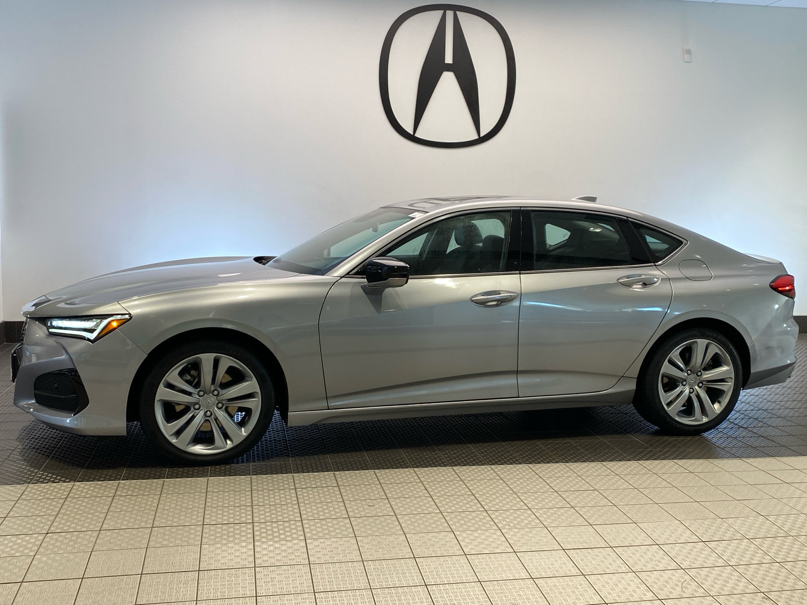 Used 2022 Acura TLX w/ Technology Package image 3
