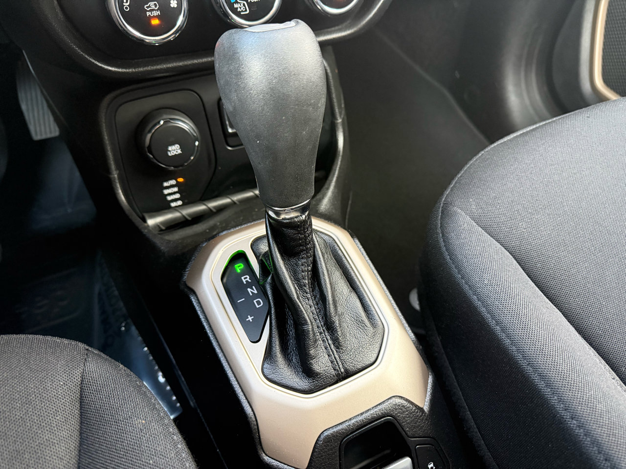 Used 2017 Jeep Renegade Sport w/ Power & Air Group image 24