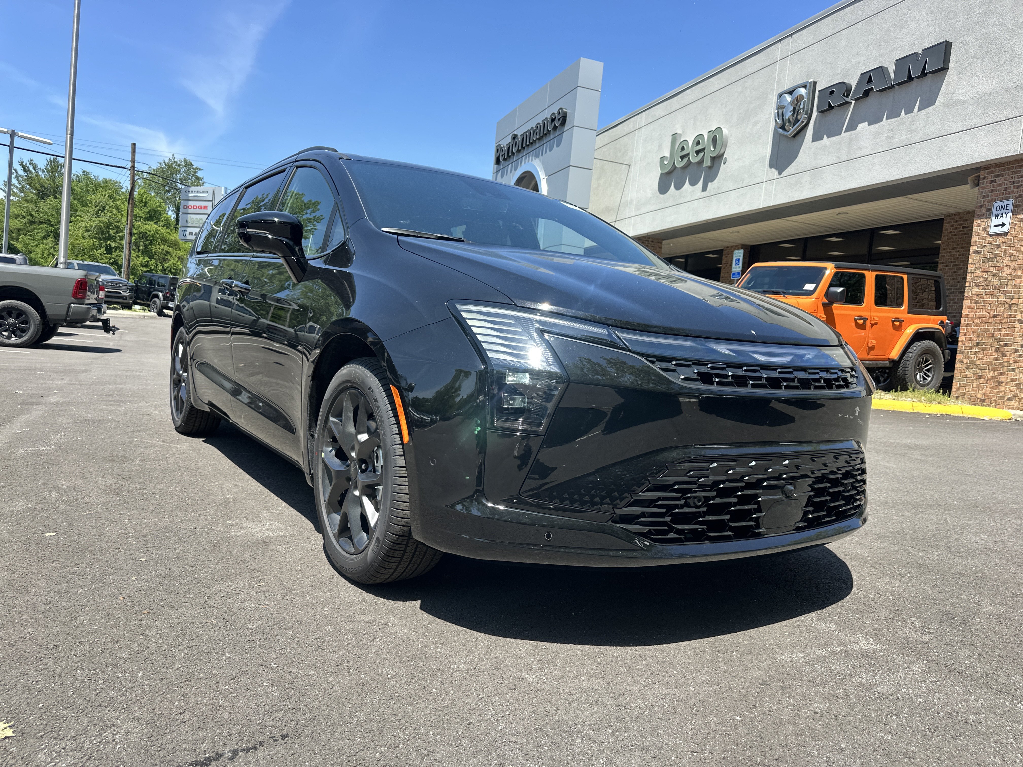 New 2027 Chrysler Pacifica Limited FWD image 20