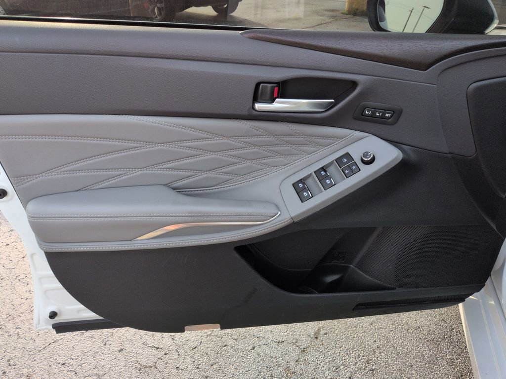 Used 2020 Toyota Avalon Limited w/ Advanced Safety Package FWD image 10