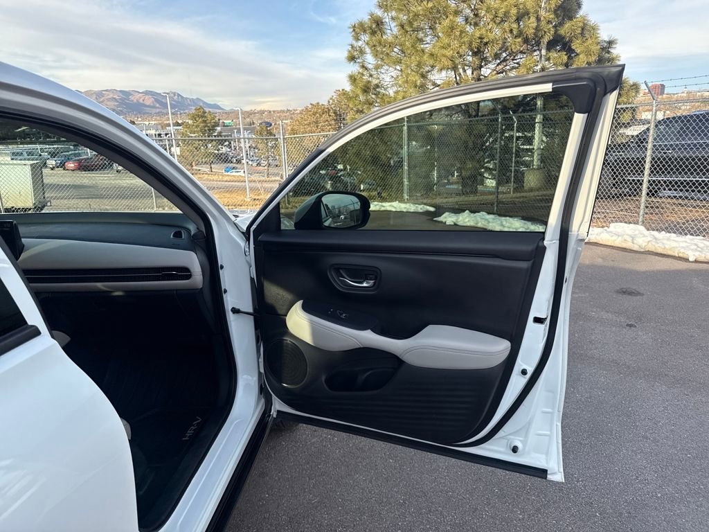 Used 2023 Honda HR-V EX-L image 25