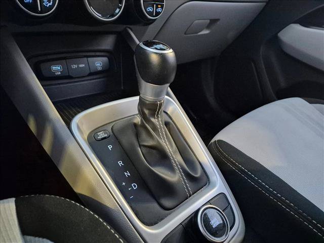 Used 2025 Hyundai Venue SEL FWD image 17