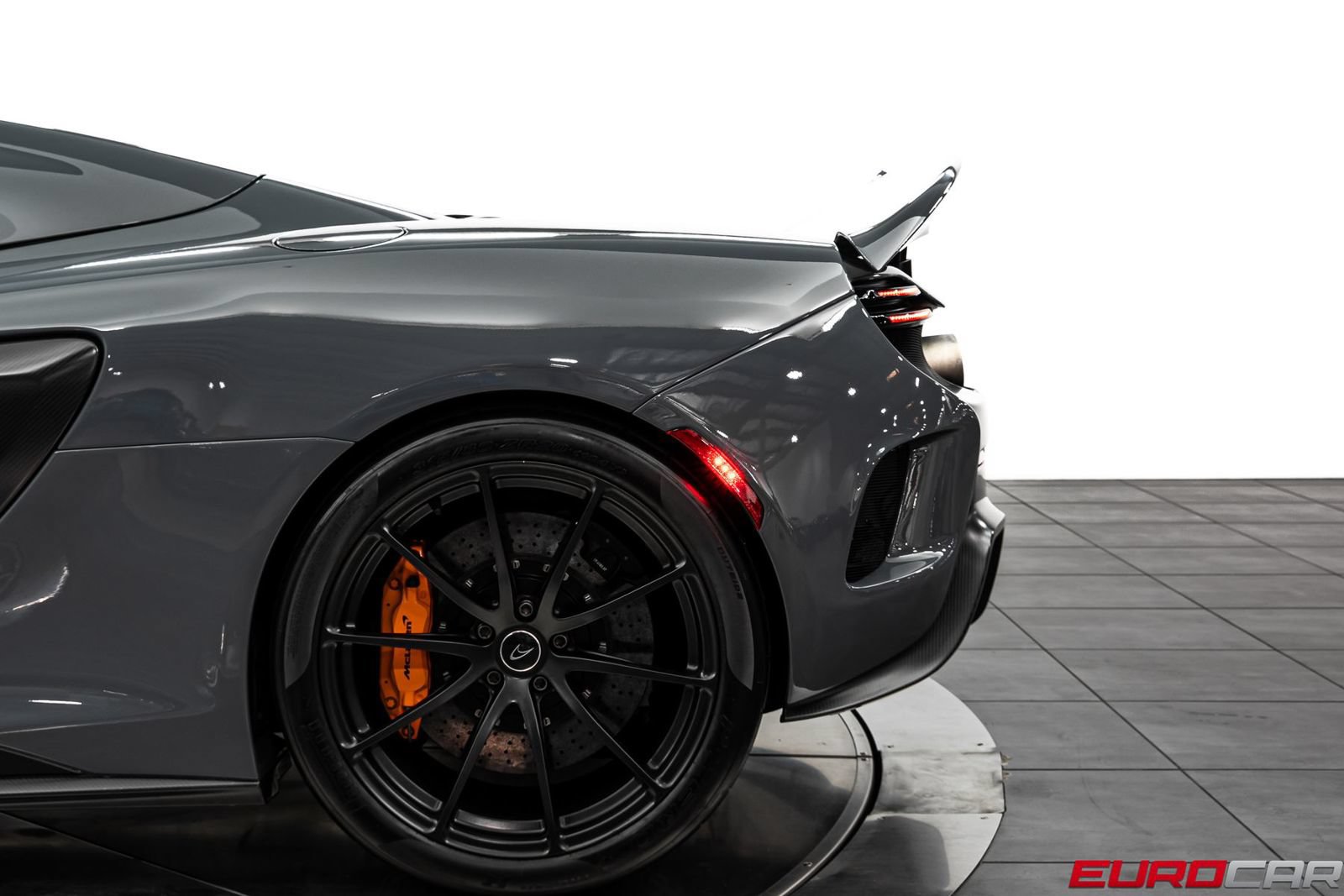 Used 2016 McLaren 675LT Spider RWD image 22