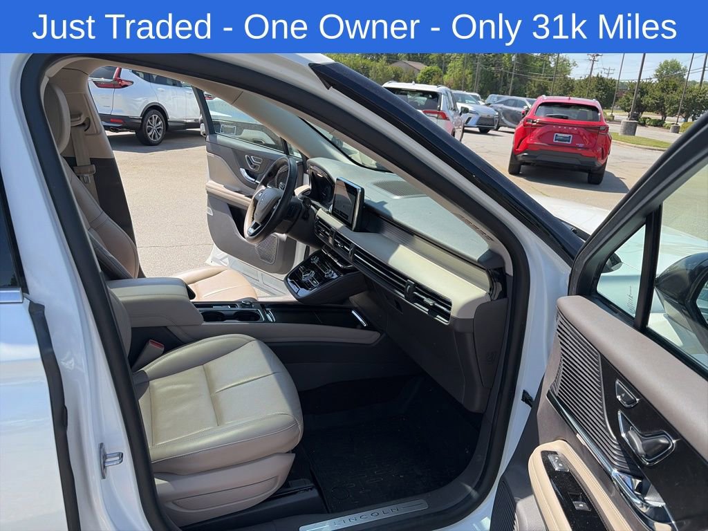 Used 2022 Lincoln Corsair FWD w/ Premium Package image 16