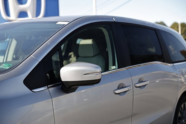 New 2026 Honda Odyssey Touring image 5