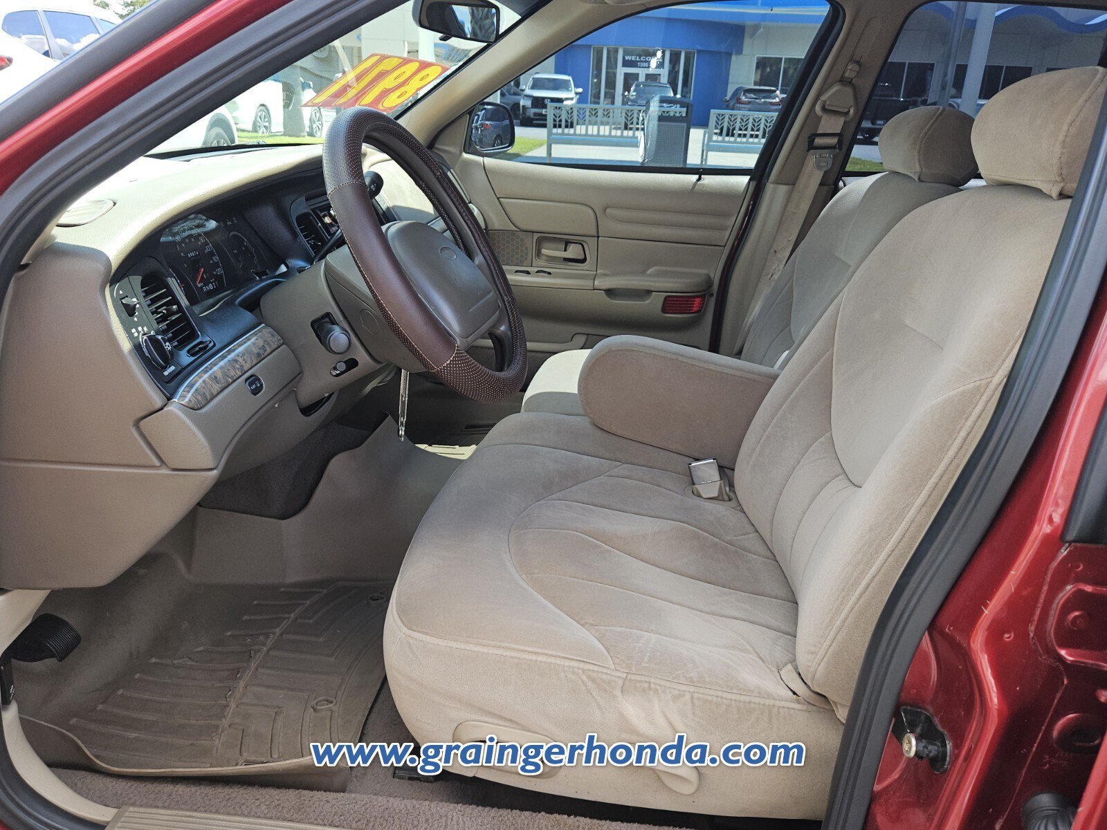 Used 2000 Ford Crown Victoria RWD image 10