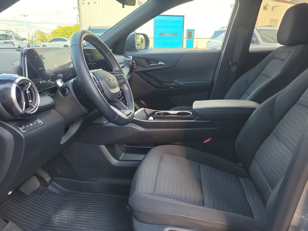 Used 2025 Chevrolet Equinox LT w/ Midnight Edition AWD/4WD image 17