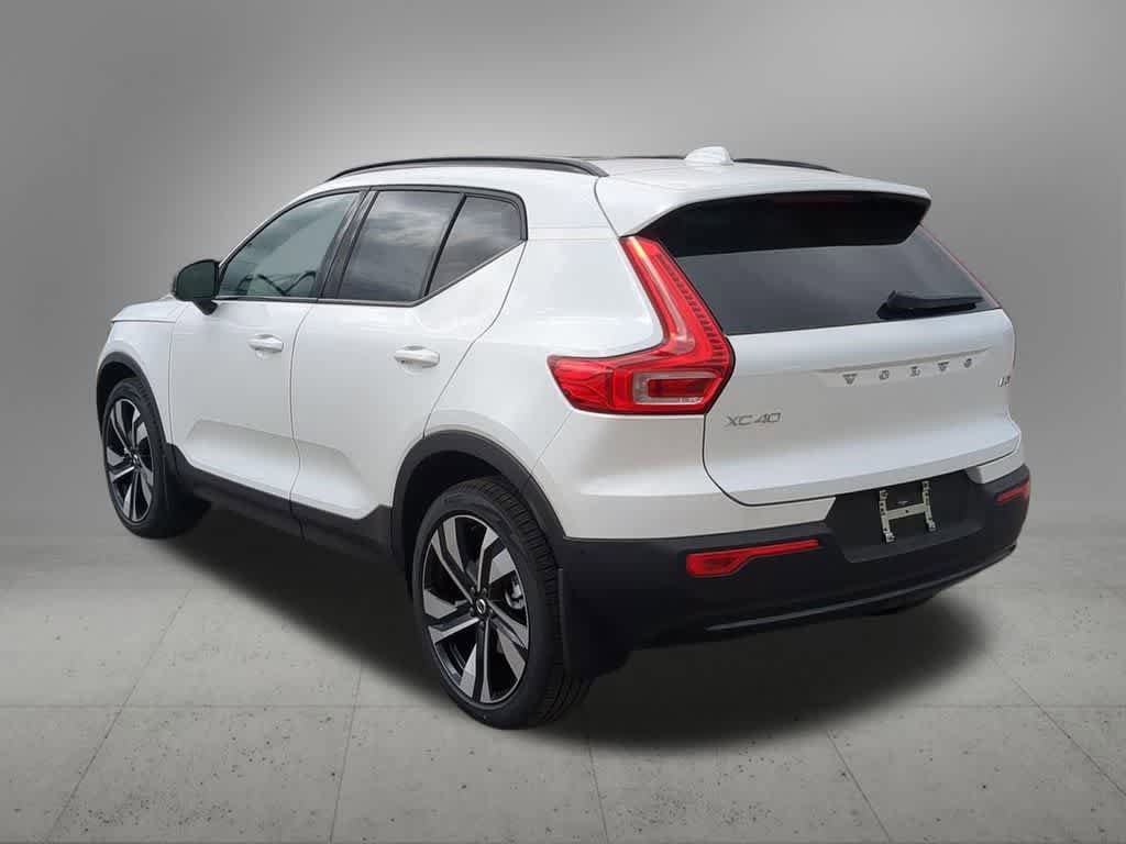 New 2026 Volvo XC40 B5 Plus w/ Climate Package AWD/4WD image 4