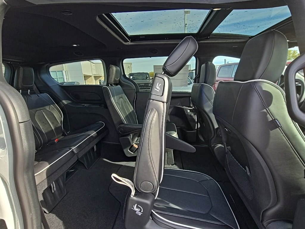 New 2026 Chrysler Pacifica Limited w/ S Appearance Package image 48