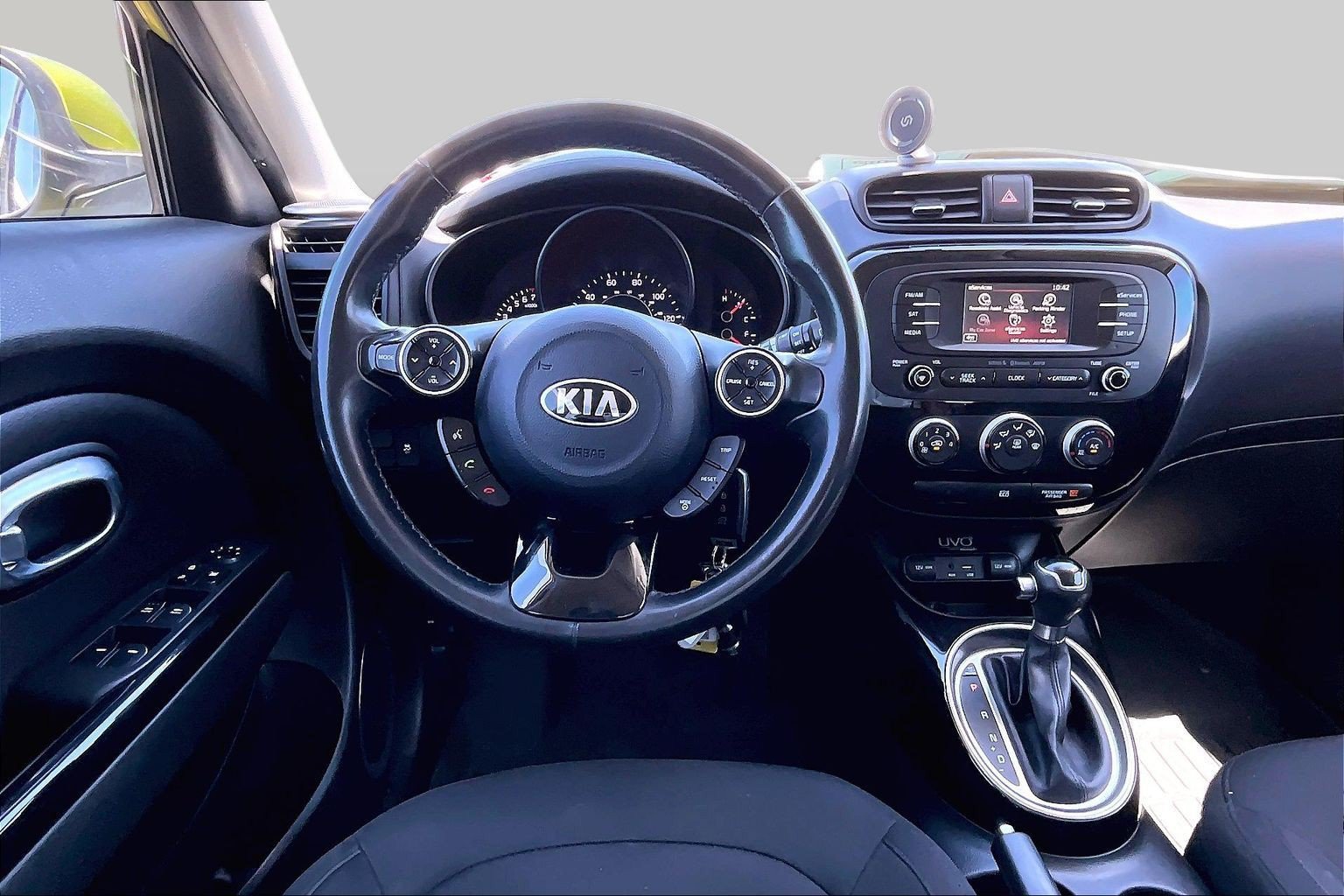 Used 2015 Kia Soul ! FWD image 3