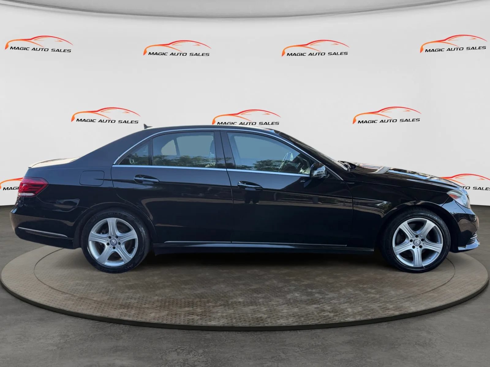 Used 2016 Mercedes-Benz E 350 4MATIC Sedan image 6