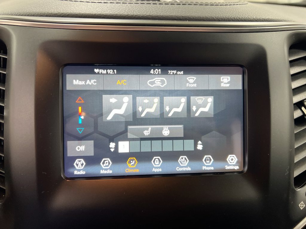Used 2021 Jeep Cherokee Latitude Plus AWD/4WD image 16