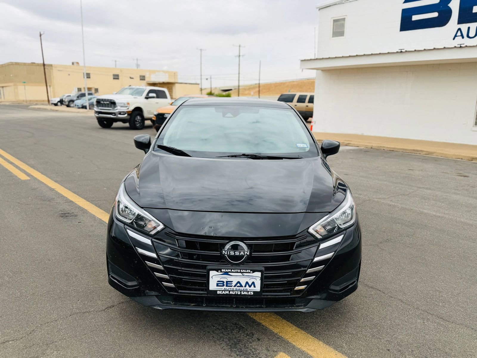 Used 2023 Nissan Versa SV FWD image 8