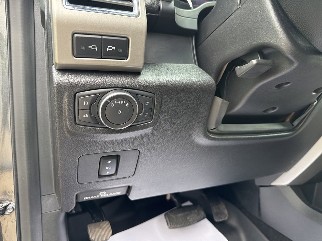 Used 2018 Ford F350 Lariat w/ Chrome Package image 13