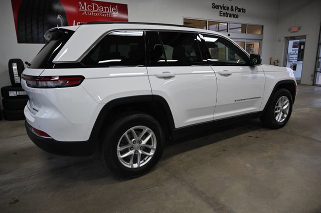 Used 2023 Jeep Grand Cherokee Laredo w/ Luxury Tech Group I AWD/4WD image 5