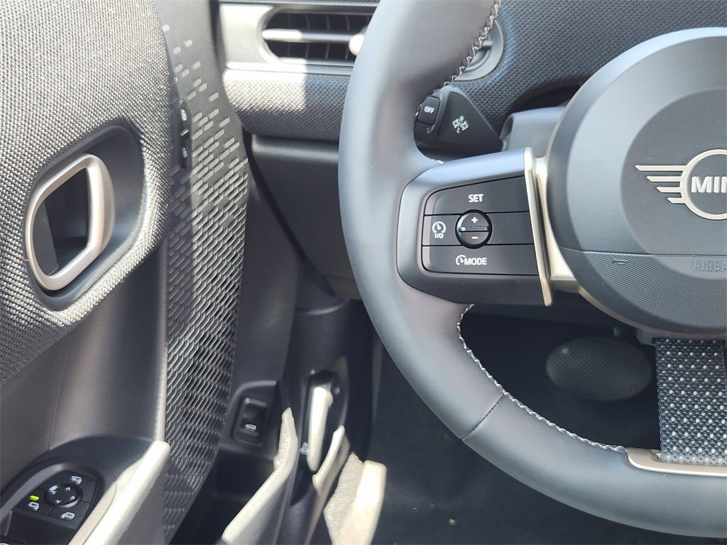 Used 2025 MINI Cooper 2-Door Hardtop image 20