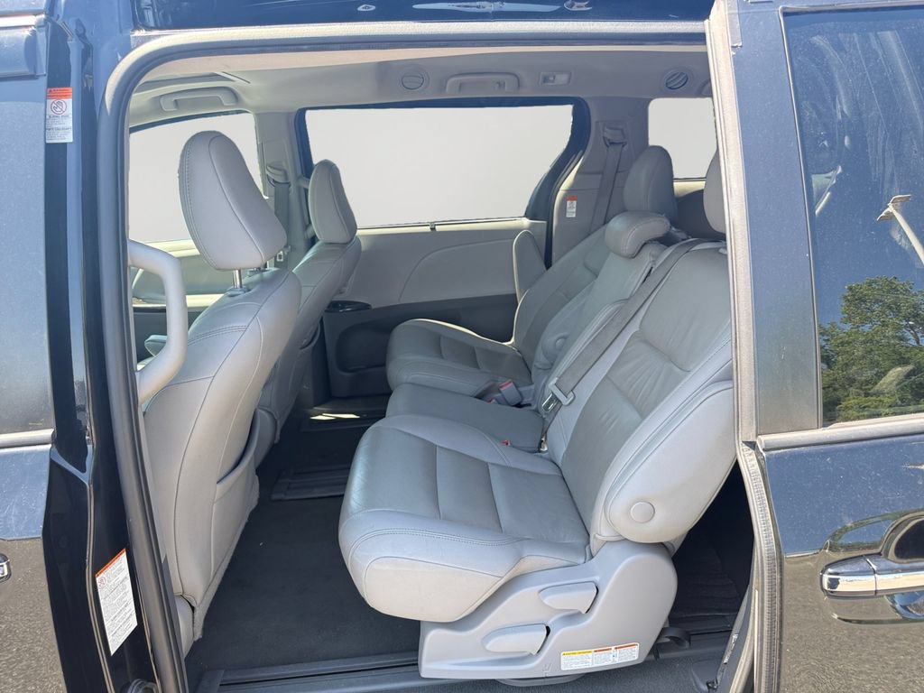 Used 2020 Toyota Sienna XLE FWD image 11
