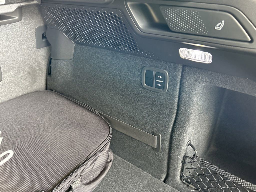 Used 2025 Porsche Macan Electric image 37
