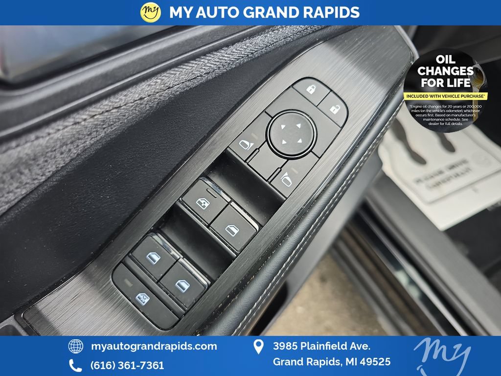 Used 2023 Nissan Rogue SV AWD/4WD image 11