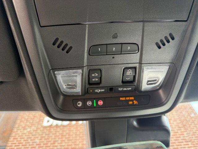 Used 2023 Cadillac XT4 Luxury w/ Cold Weather Package image 19