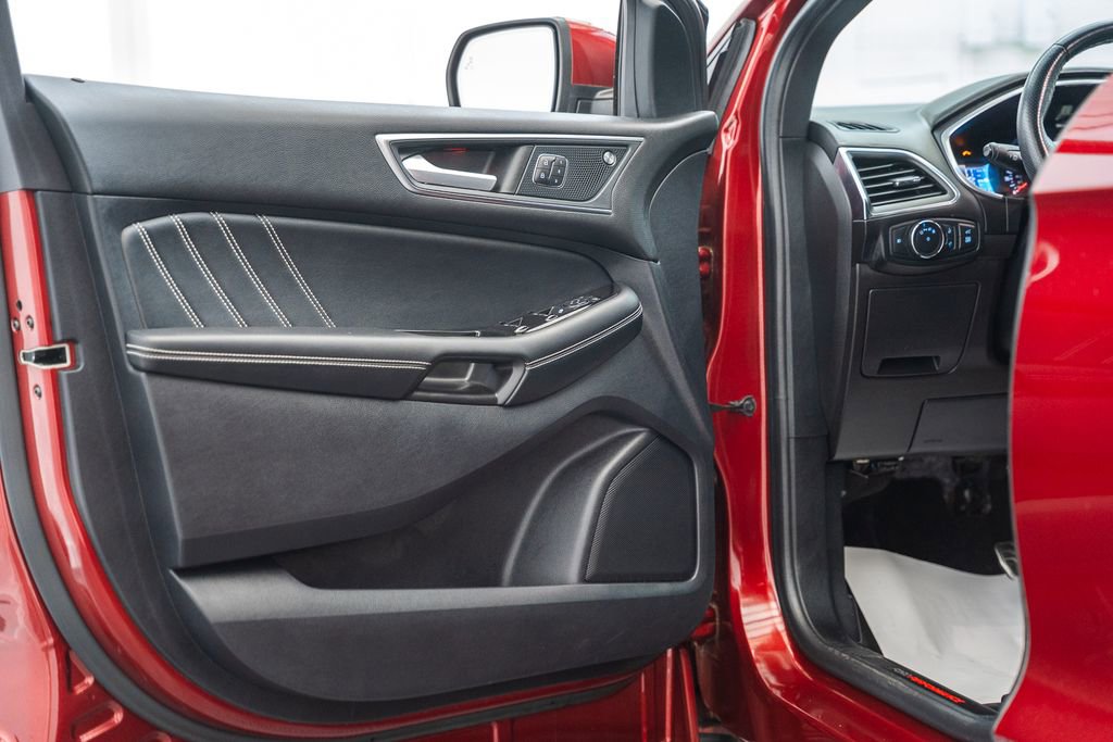 Used 2019 Ford Edge ST w/ Equipment Group 401A AWD/4WD image 44