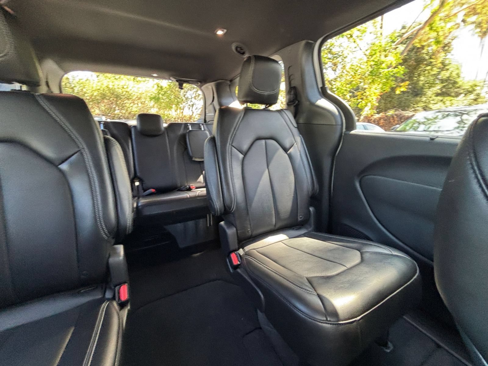 Used 2025 Chrysler Pacifica Select FWD image 39