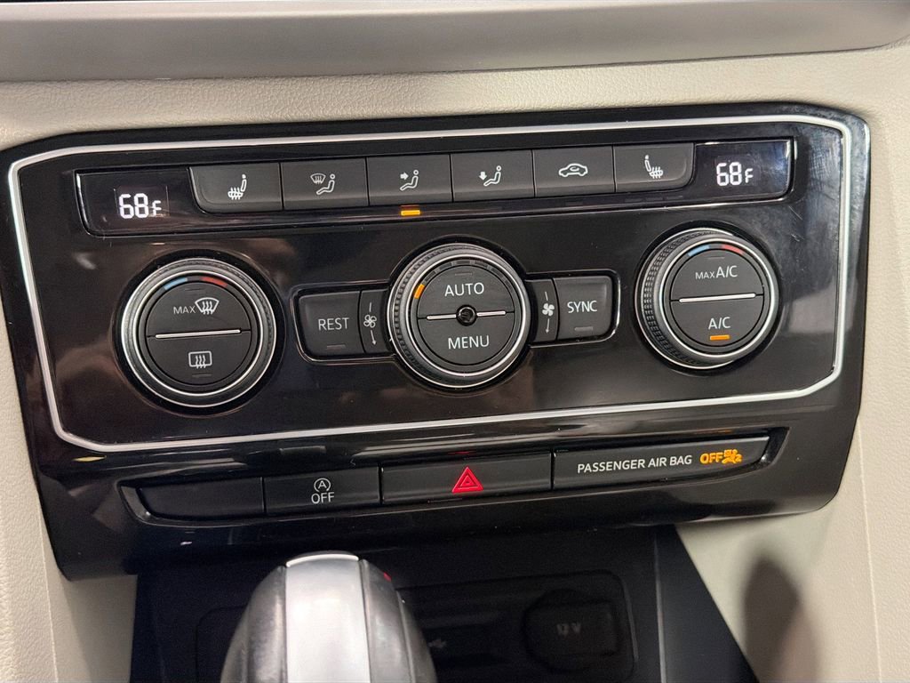 Used 2022 Volkswagen Atlas SEL R-Line AWD/4WD image 19